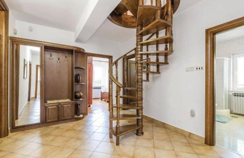 Cozy Home In Viskovo With Wifi - Photo 42