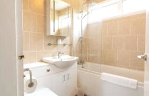 Spacious Family Bungalow with Garden for up to 7 - Photo 5