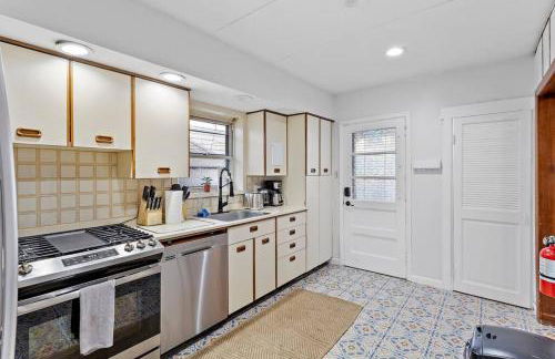 1 Block to Beach - 8BR 5BA Modern Historic Home - Foto 22