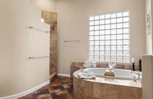 The Debonair Derby by PaseoHomesAZ with Heated Pool - Foto 10