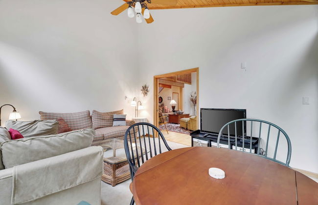 Elk Hollow by Avantstay Lakefront Chalet w/ Game Room & Fire Pit - Photo 26