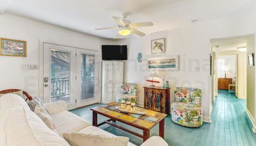 Vintage Home with Fire Pit in Backyard Street Away from Beach by RedAwning - Foto 5