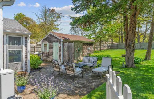 Cottage Oasis by Lake with Kayaks Fire Pit and a Huge Yard - Foto 6