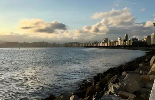 LINDO APARTAMENTO NA QUADRA DA PRAIA EM SANTOS - Foto 32