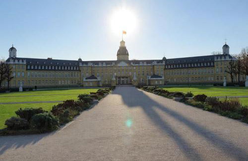 Spacious Apartment with Balcony - nearby Schlosspark - APOLONIAliving - Foto 38