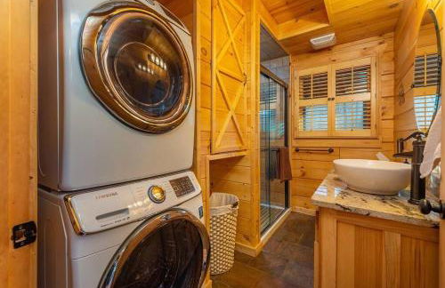 Fully Stocked Cabin Retreat w/ Game Room & Pond! - Foto 23