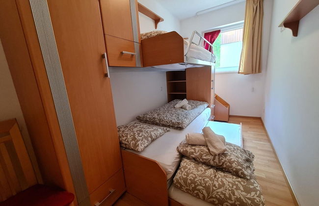 Comfortable Apartment With Mountain View - Photo 12