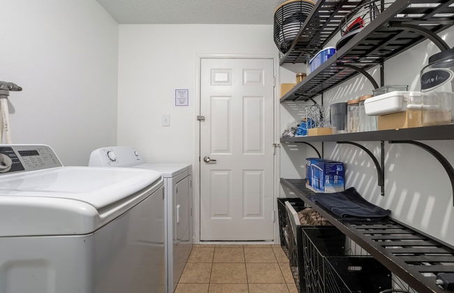 Spacious 4BR Home With Pool in Indianapolis - Foto 21