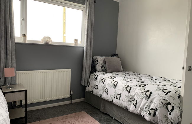 House - Sleeps 5, Parking & Private Garden - Foto 5