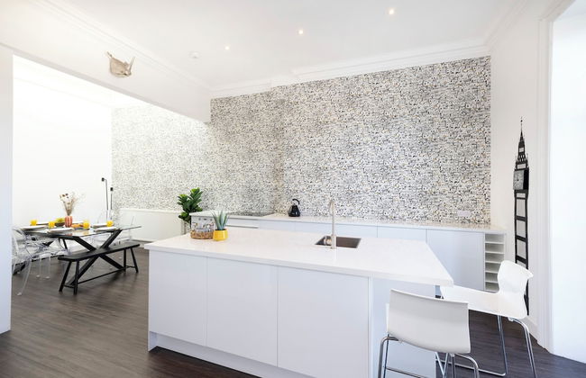 Delightful 3-bed Flat with Parking - Foto 22