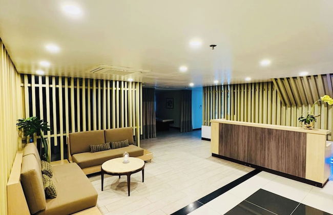 Andi and Frances' Place at BGC - Photo 25