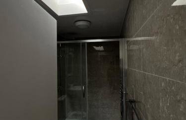 Luxury 4 Bed 3 bath 6 mins from City Renter - Photo 20