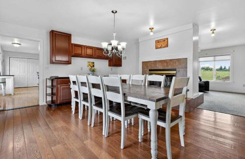 Grass Lake Retreat with Game Room & Fire Pit - Foto 10