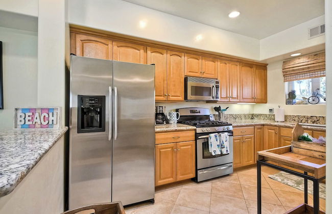 South Pacific Walk to Beach! - Foto 11