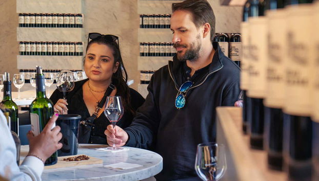Dégustation de vin dans un château