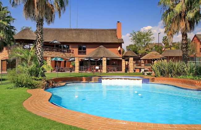 Exquisite 2 Bedroom Garden Townhouse in the Heart of Fourways - Photo 1
