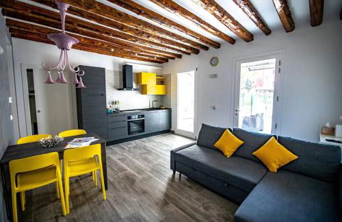 YELLOW GARDEN - Photo 1