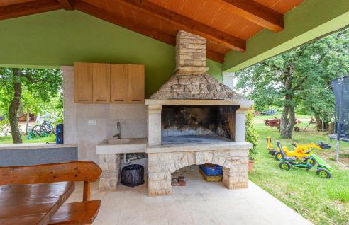 Beautiful Apartment In Cabrunici - Foto 15