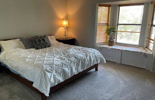 4-bedroom home with gorgeous view - Photo 9