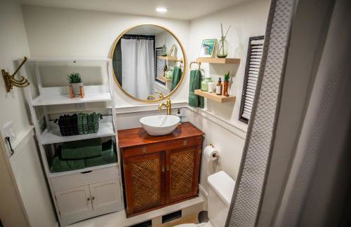 Unique Tiny Home Minutes from Downtown - Foto 14