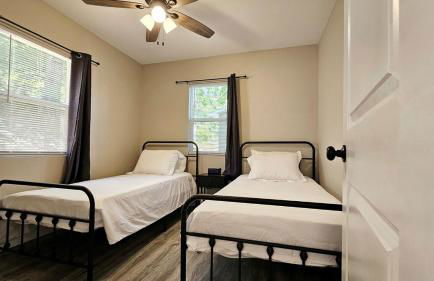 Newly remodeled waterfront home - Photo 11