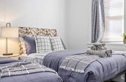 AC Retreat - Cozy 2BR by Tropicana & Beach - Foto 2