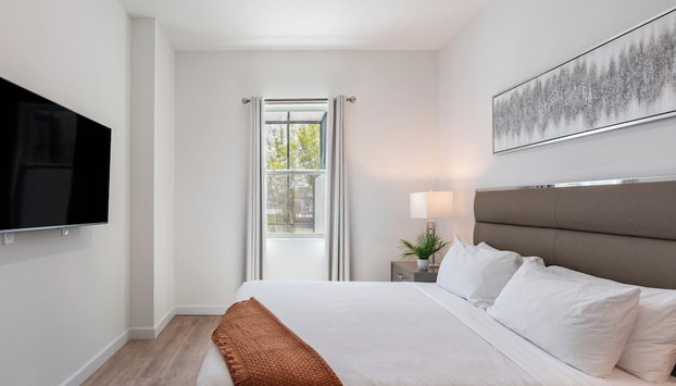 Radiant Realm - Avantstay 30mins to Disney + Private Pool - Foto 3, Habitación