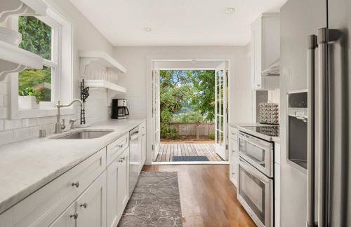 DT Bellevue Hidden Gem With a View & AC - Foto 3