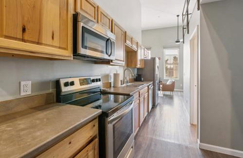 Rustic-Industrial Loft with Courthouse Views apts - Photo 14