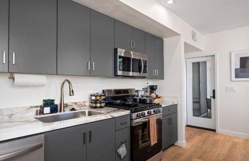 Modern 2 Bedroom King Bed EVCharger Pet-Friendly Balcony - Foto 5