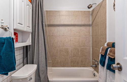 HOT TUB Firepit Pool Table Patio Cozy Downtown Denver - Foto 57