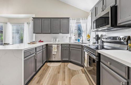 Sparkling Saltwater Pool - Spa - Firepit - WiFi - 4BR 3BA - Near Top Golf Courses - Foto 63