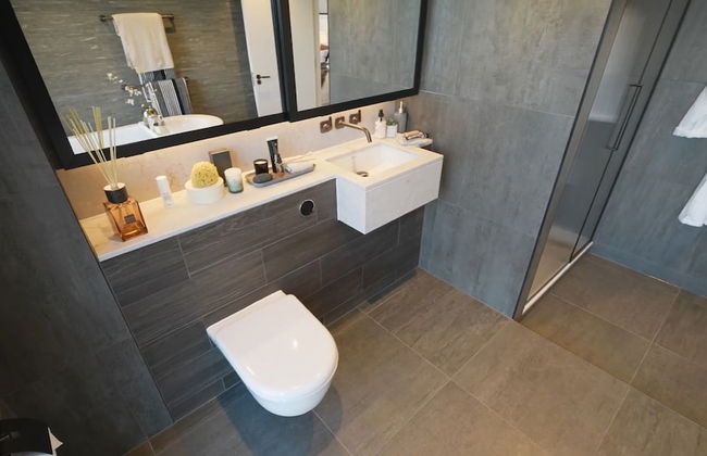 Beautiful 2-bed Apartment in London - Photo 9