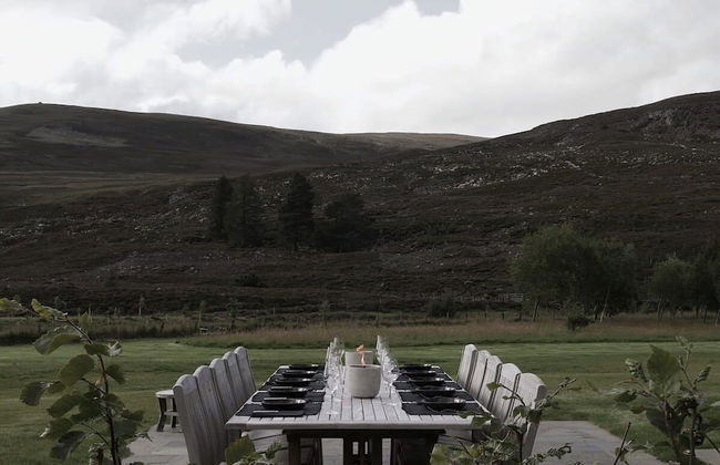 Gairnshiel Lodge - Unique Exclusive Lodge Next to the Castle - Photo 2