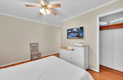 Park your Boat! Mins from the Ocean•Screened Porch - Foto 16