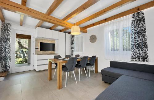 Villa Liberta - Private Family Villa with Pool & Garden - Photo 13