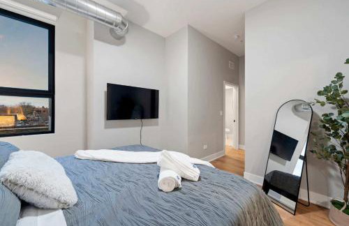 Steps from the Lake Edgewater Modern 2BD 2BA - Photo 4