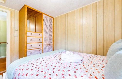 Waterfront Views of Creek- Beach Access! - Foto 13