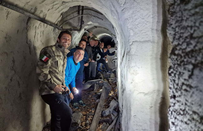 Tour por la base aérea subterránea de Zeljava - Foto 8