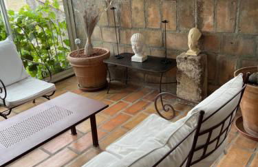 La maison sur la place dans Aigues Mortes - Foto 16