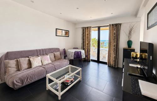 1-bedroom beachfront apartment with sea view - Photo 8