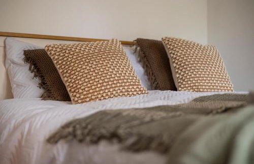 Stunning 5-bed Barn Conversion in Newark-on-Trent by Renzo, Beautiful Surroundings, Sleeps 10! - Foto 19