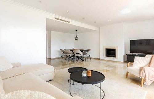 Luxury & Sunny Apartment with Breathtaking View in Marbella East - Foto 26