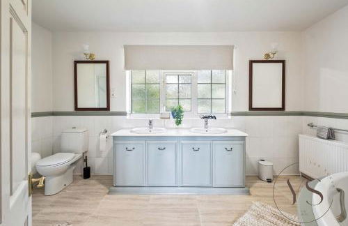 Spacious 6BR Villa in 32 Le More Birmingham with 7 Beds and Free Onsite Parking - Foto 6