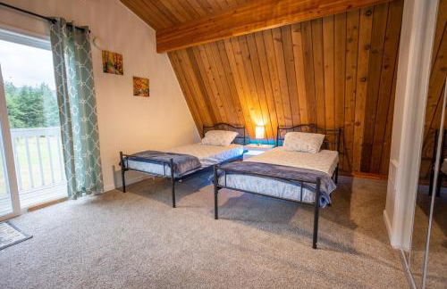 Mt Rainier!Best place to stay with family and friends! Sleeps10!4B 2B Home! Hottub!PondView!Paradise! - Foto 15