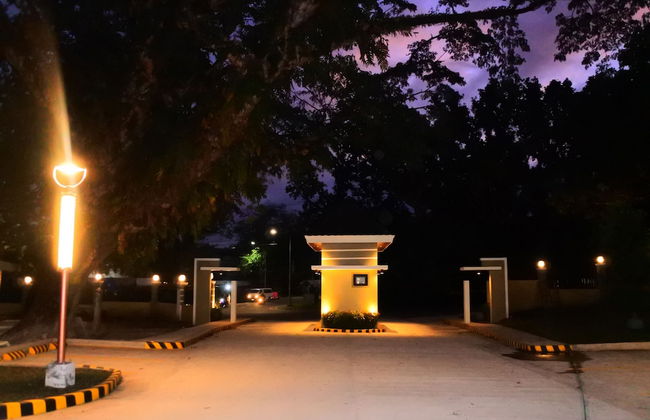 Aurora Villas and Cabin Resort - Photo 33