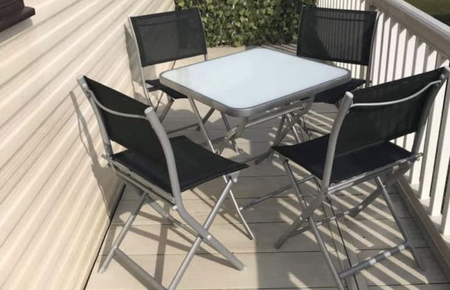 Captivating 2-bed Carvavan in Mablethorpe - Photo 8