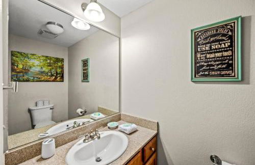 Smoky Mountain View Condo- Hot Tub, Indoor Pool, Walking Path, Playground - Foto 36