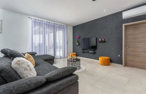 A lovely poolside villa in Krnica ideal for family - Foto 10