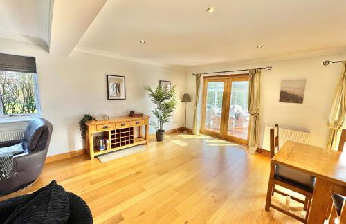 Stunning 7 Bedroom Escape Near New Forest and Beach - Large Garden - Serene Setting - Sleeps 14 - Foto 12